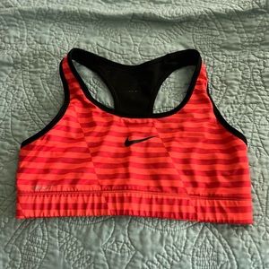 Medium nike sports bra